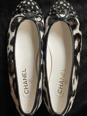 CHANEL Leopard Calf Hair Ballet Flats in Black and Beige